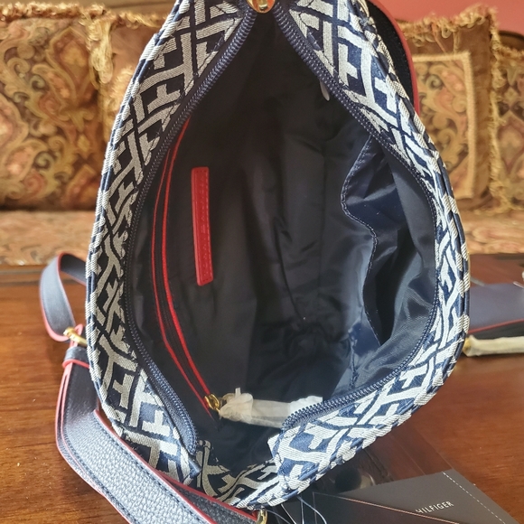 NEW Tommy Hilfiger Crossbody Bag - Picture 6 of 9